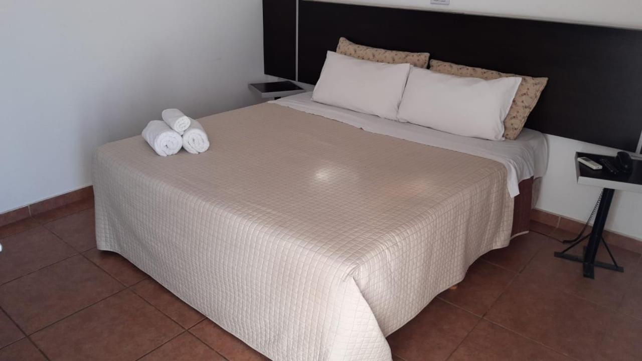 Hotel Ischigualasto San Juan Esterno foto